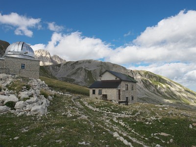 P000233